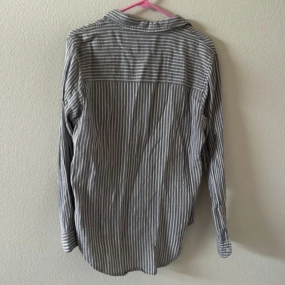 Universal Thread button up - Picture 3 of 3